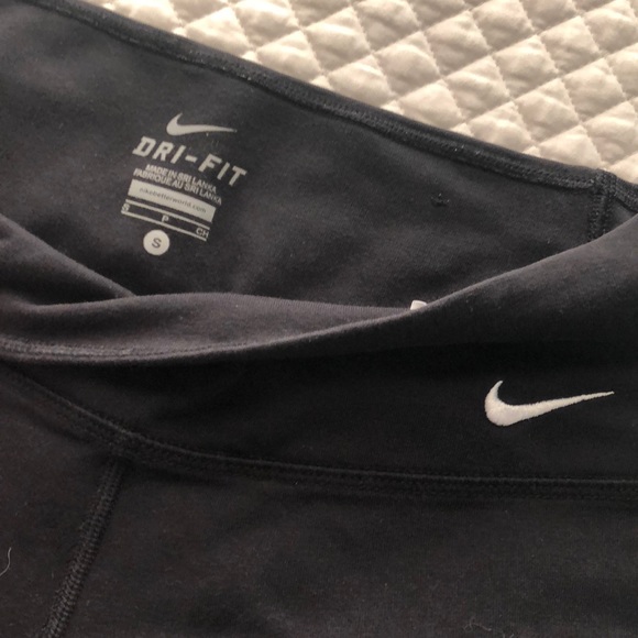 Nike cropped leggings - Picture 2 of 3